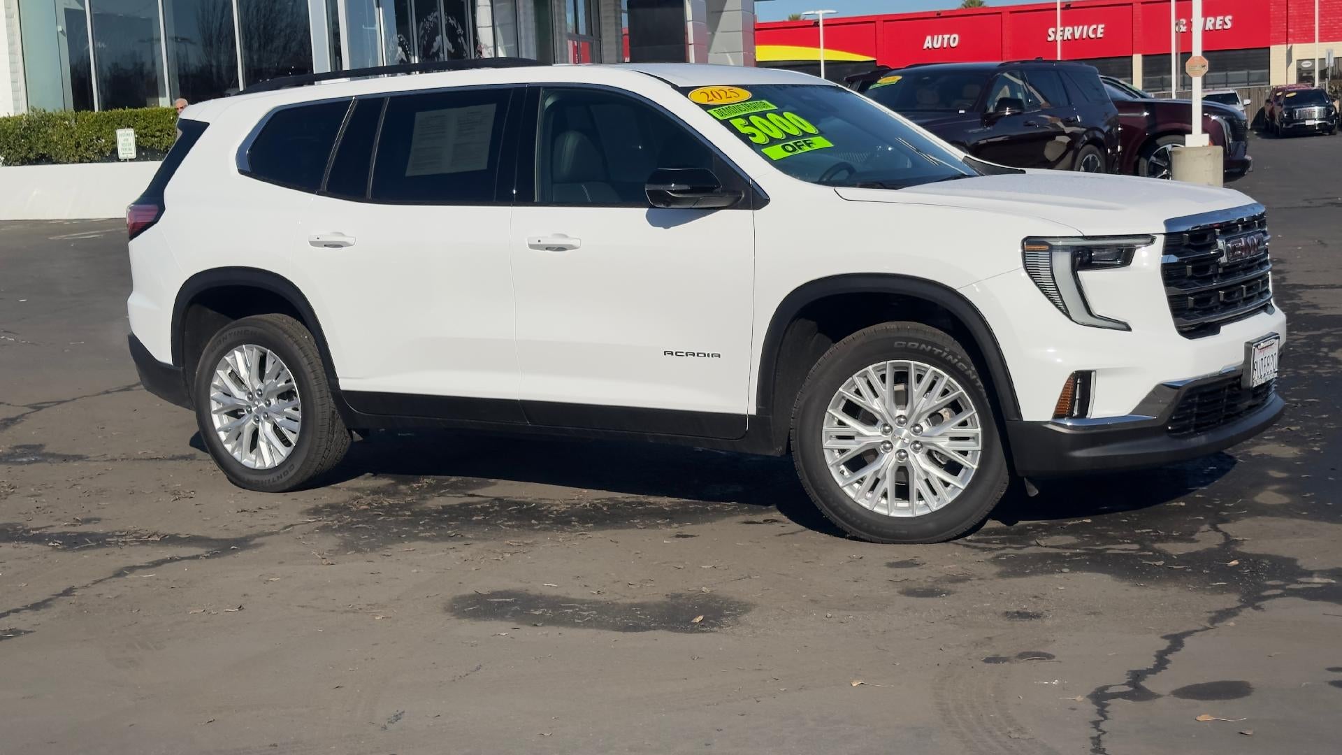 2025 GMC Acadia Elevation