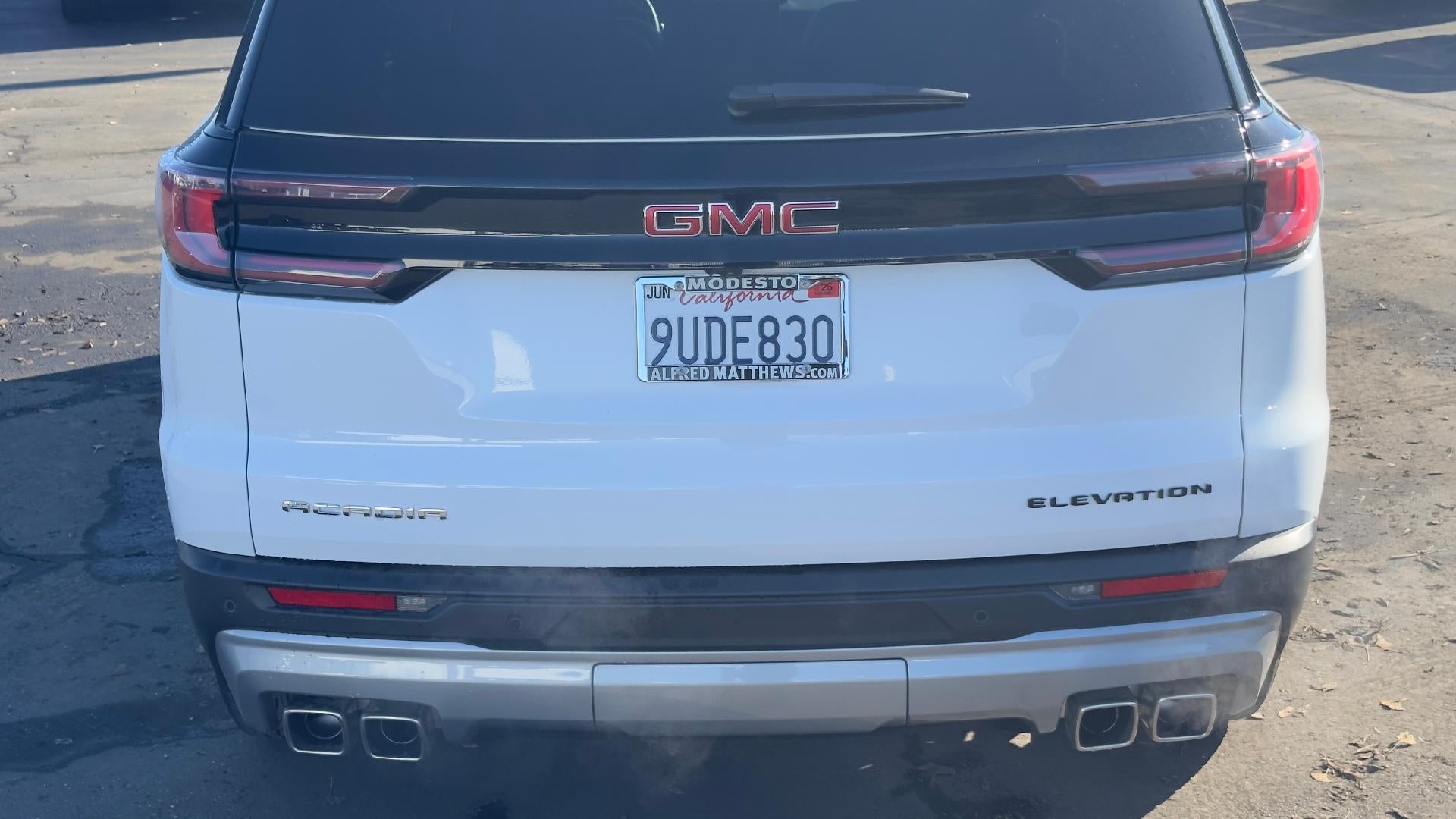 2025 GMC Acadia Elevation