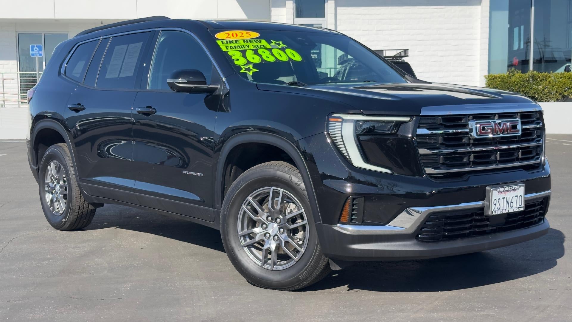 2025 GMC Acadia Elevation