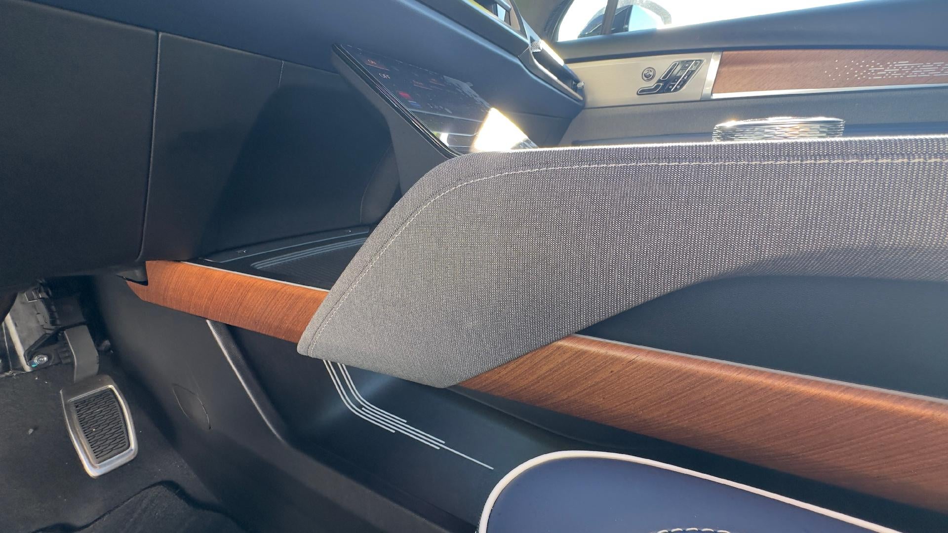 2026 Cadillac VISTIQ Premium Luxury