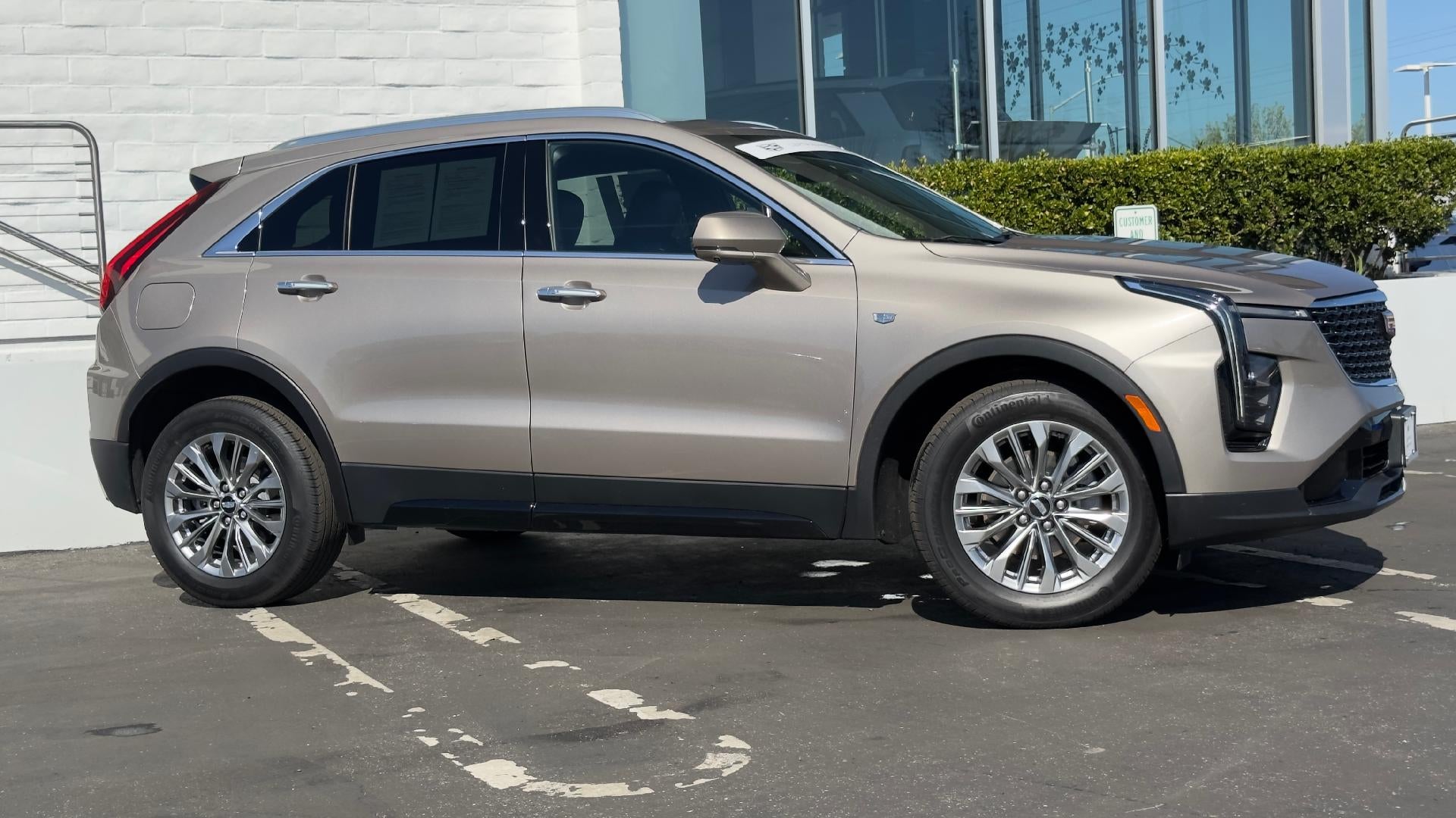 2025 Cadillac XT4 Premium Luxury